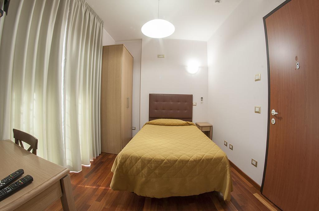 Domus Traiani Fiumicino Otel Oda fotoğraf