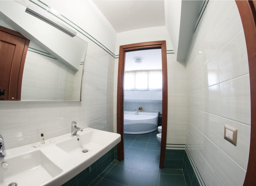Domus Traiani Fiumicino Otel Oda fotoğraf